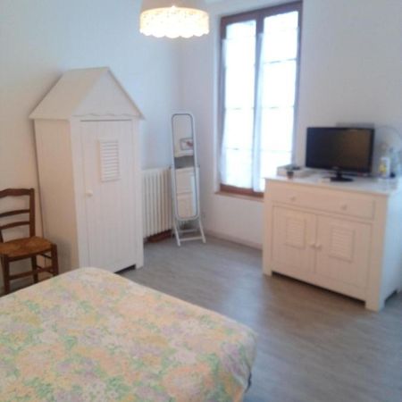 Vieux-Cognac, Chambre Avec Sa Salle De Bain Privative Apartamento Exterior foto