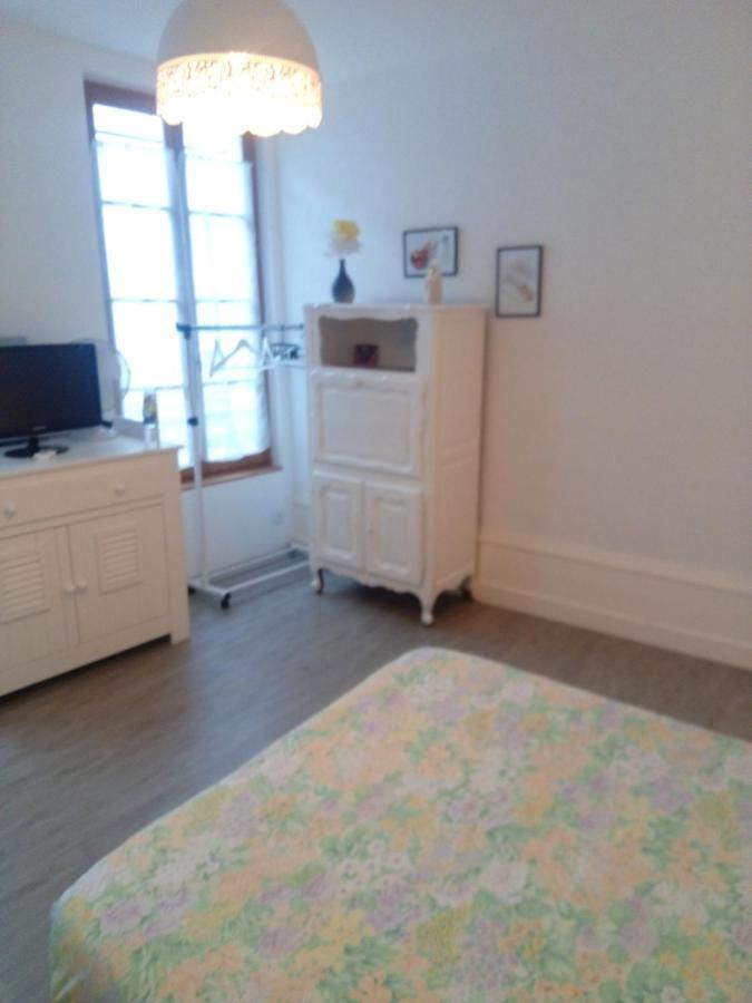 Vieux-Cognac, Chambre Avec Sa Salle De Bain Privative Exterior foto